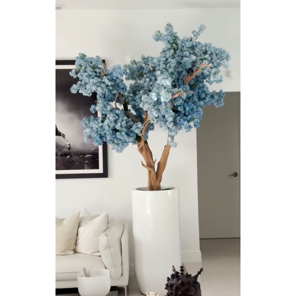 St. Tropez Vase in mattem Weiß mit blauen Kirschblüten