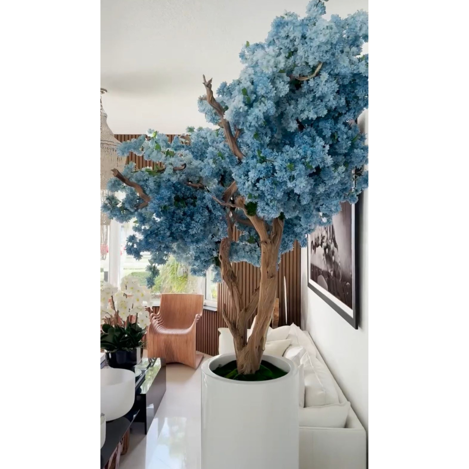 St. Tropez Vase in mattem Weiß mit blauen Kirschblüten