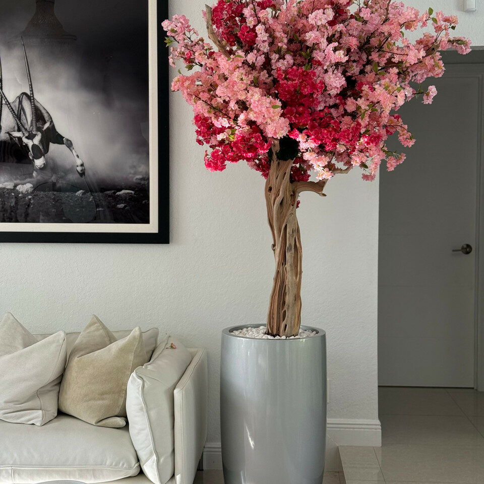 Lissabon-Vase in glänzendem Silber mit personalisierten dreifarbigen rosa Kirschblüten