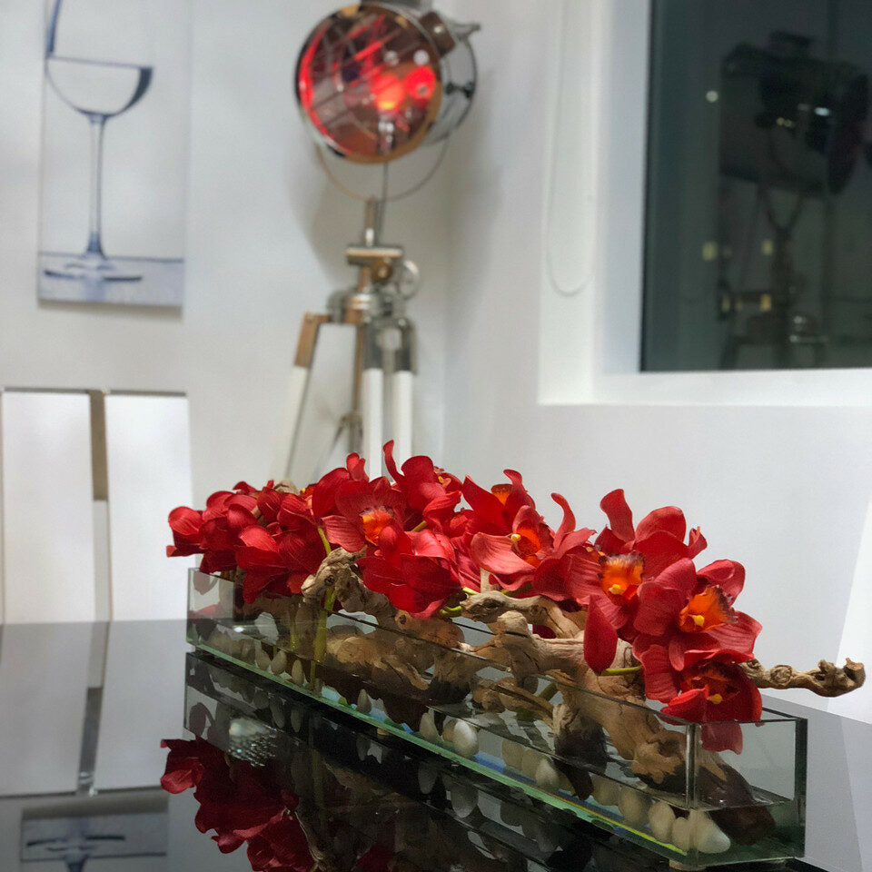 Moderner Glaspflanztopf „Modern Home“ 122 cm mit roten Cymbidien