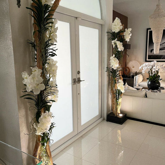 Liana Stehleuchte mit Vanda-Orchideen