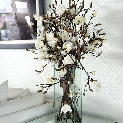 Weiße Magnolienvase in einem 50 cm hohen modernen Zuhause